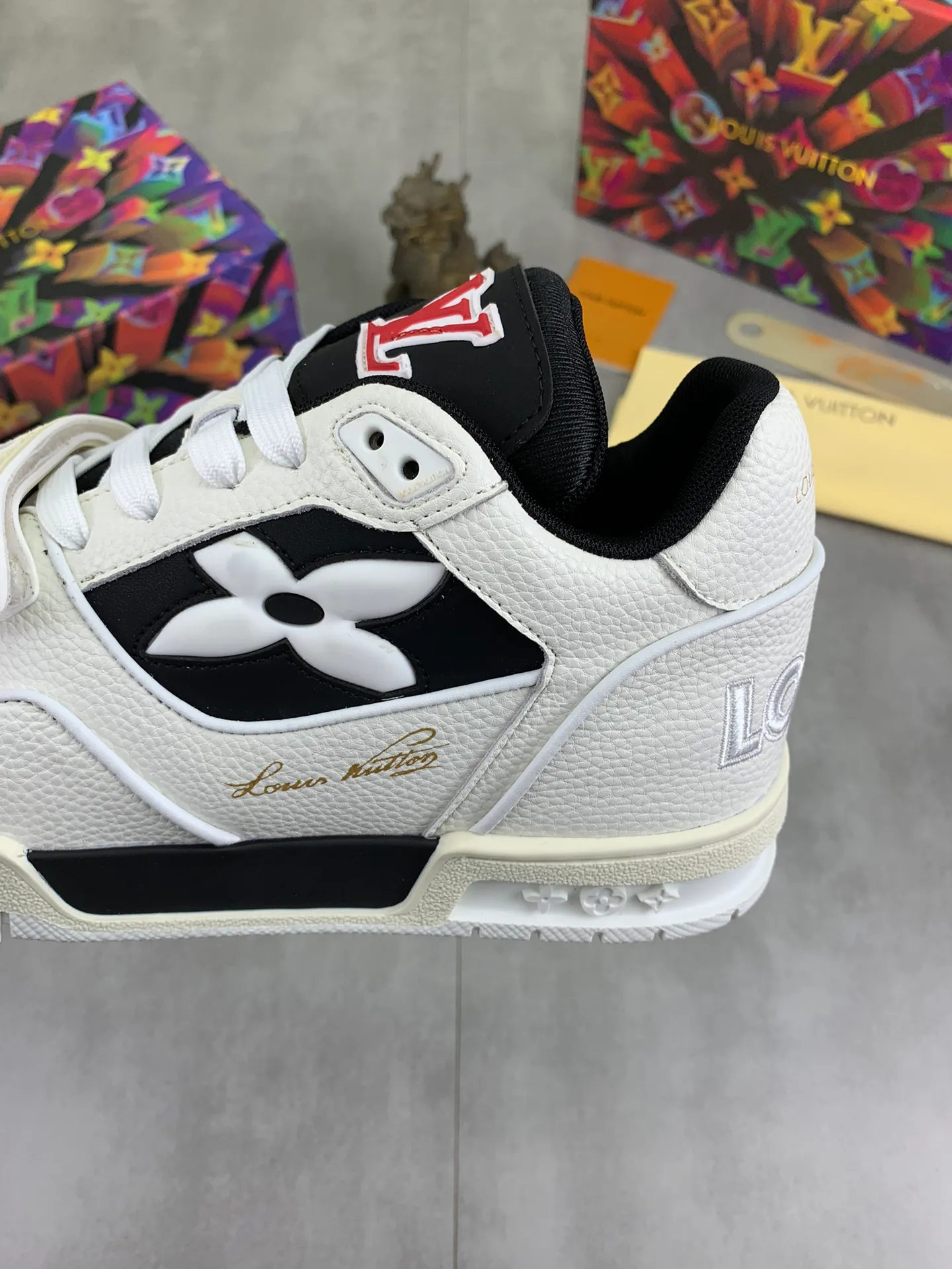 Men's shoes 💰P580 New style 💰💎💎Latest color High version 2025Louis*Vuitto* LV Traine Catwalk TRAINER outsole and fabric private model A shoe that definitely costs a lot of money and effort. This series was designed after the arrival of Vifgil. It is favored by many fans every season. Original TPU outsole Original packaging Men's size: 38-45 (46 can be customized) Color: 3️⃣ colors available (available from stock, super fast delivery)